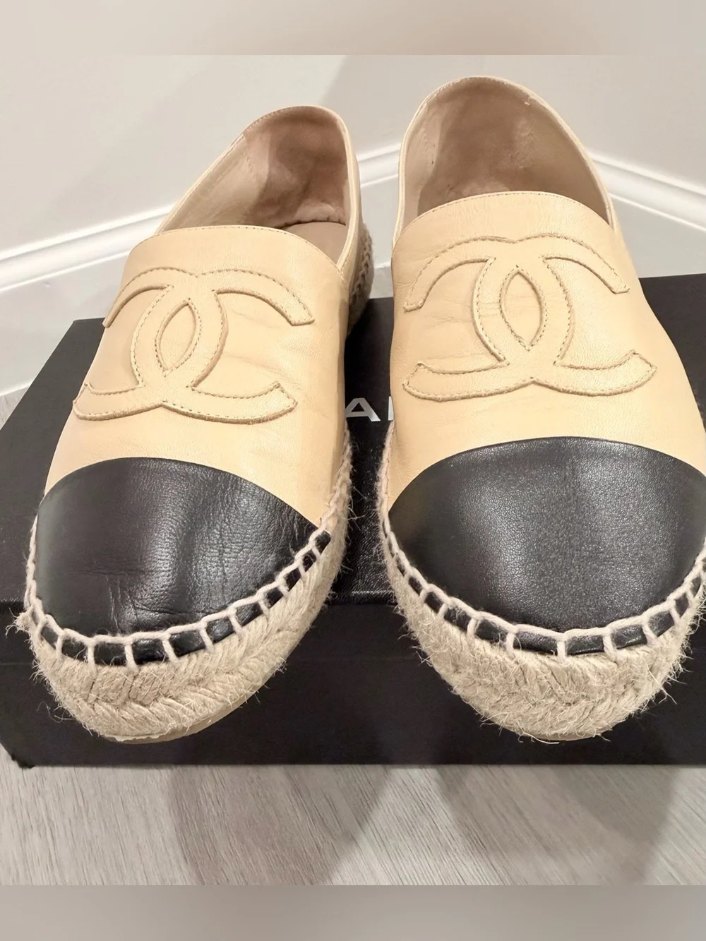 CHANEL excellent pre